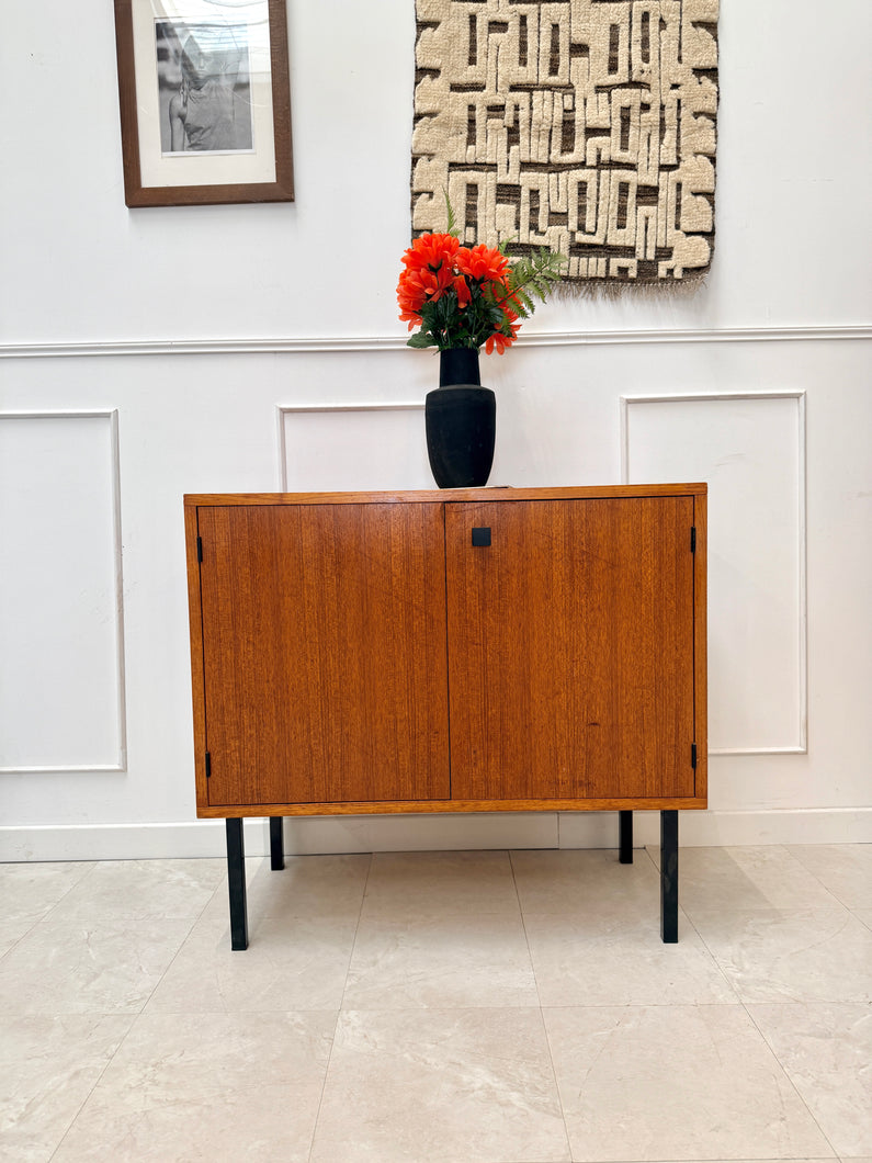 Buffet moderniste vintage