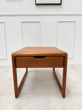 Charger l'image dans la galerie, Table basse scandinave en teck