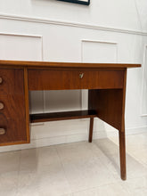 Charger l'image dans la galerie, Bureau scandinave en teck