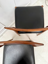 Charger l&#39;image dans la galerie, Chaises danoise scandinave en teck vintage