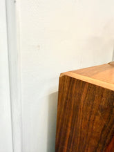 Charger l&#39;image dans la galerie, Enfilade moderniste en teck