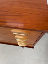 Charger l&#39;image dans la galerie, Commode vintage pieds fuseaux