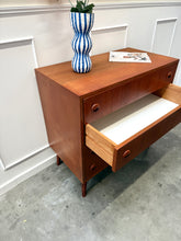 Charger l'image dans la galerie, Commode vintage scandinave 