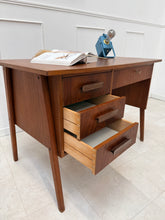 Charger l'image dans la galerie, Bureau scandinave en teck