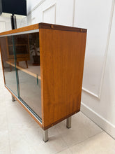 Charger l'image dans la galerie, Buffet vitré années 70
