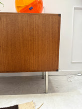 Charger l'image dans la galerie, Buffet moderniste vintage