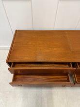 Charger l'image dans la galerie, Enfilade basse scandinave