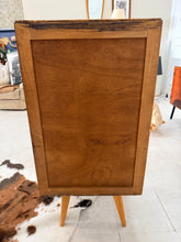 Charger l'image dans la galerie, Chiffonnier vintage pieds compas
