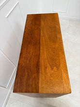 Charger l'image dans la galerie, Commode vintage pieds compas