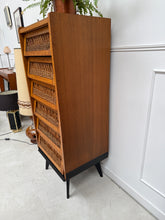 Charger l'image dans la galerie, Chiffonnier vintage en rotin