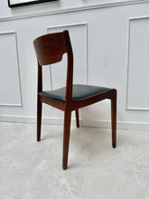 Charger l&#39;image dans la galerie, Chaise scandinave en teck vintage