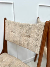 Charger l&#39;image dans la galerie, Paire de chaises danoises vintage
