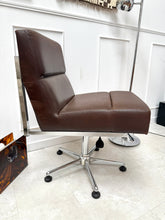 Charger l&#39;image dans la galerie, Fauteuil 70’s Skaï marron vintage