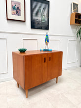 Charger l'image dans la galerie, Buffet scandinave années 60