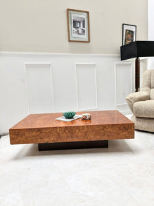 Table basse en loupe d’orme
