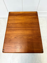 Charger l'image dans la galerie, Table basse scandinave en teck