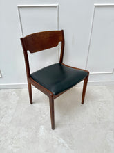 Charger l&#39;image dans la galerie, Chaise scandinave en teck vintage