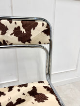 Charger l'image dans la galerie, Chaise années 70 tissu vache