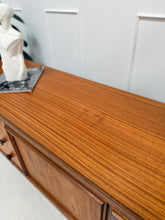 Charger l&#39;image dans la galerie, Enfilade vintage en teck