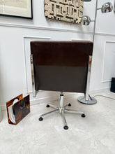 Charger l&#39;image dans la galerie, Fauteuil 70’s Skaï marron vintage