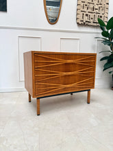 Charger l'image dans la galerie, Commode rotin vintage