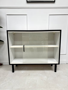 Buffet noir et blanc