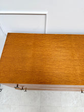Charger l'image dans la galerie, Commode vintage pieds fuseaux