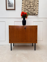 Charger l&#39;image dans la galerie, Buffet moderniste vintage