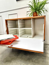 Charger l'image dans la galerie, Buffet moderniste vintage