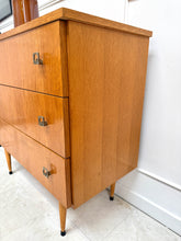 Charger l'image dans la galerie, Commode vintage pieds fuseaux