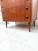 Charger l&#39;image dans la galerie, Commode scandinave en teck vintage