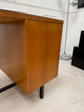 Charger l&#39;image dans la galerie, Bureau de direction vintage