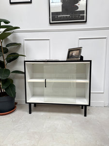 Buffet noir et blanc