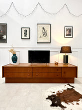 Charger l'image dans la galerie, Enfilade basse scandinave
