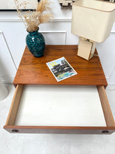 Charger l&#39;image dans la galerie, Commode scandinave en teck vintage