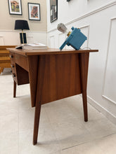 Charger l'image dans la galerie, Bureau scandinave en teck