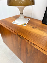 Charger l&#39;image dans la galerie, Enfilade moderniste en teck