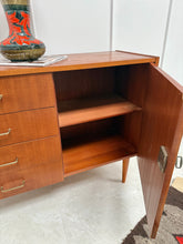 Charger l'image dans la galerie, Buffet vintage pieds fuseaux