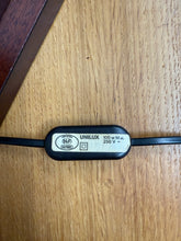 Charger l'image dans la galerie, Lampe à poser en merisier