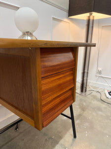 Bureau moderniste vintage