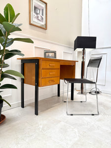 Bureau vintage moderniste