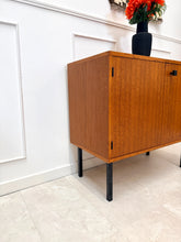 Charger l&#39;image dans la galerie, Buffet moderniste vintage