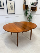 Charger l'image dans la galerie, Table scandinave ronde