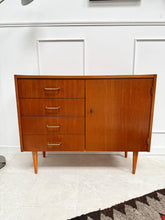 Charger l'image dans la galerie, Buffet vintage pieds fuseaux