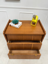 Charger l'image dans la galerie, Commode vintage des années 50