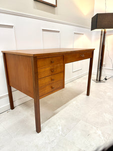 Bureau scandinave en teck