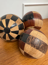 Charger l&#39;image dans la galerie, Lot de 3 boules en bois