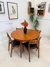 Charger l'image dans la galerie, Table scandinave ronde