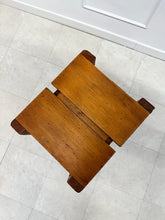 Charger l'image dans la galerie, Tabouret brutaliste en pin