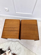 Charger l'image dans la galerie, Paire de tables de chevet 60’s